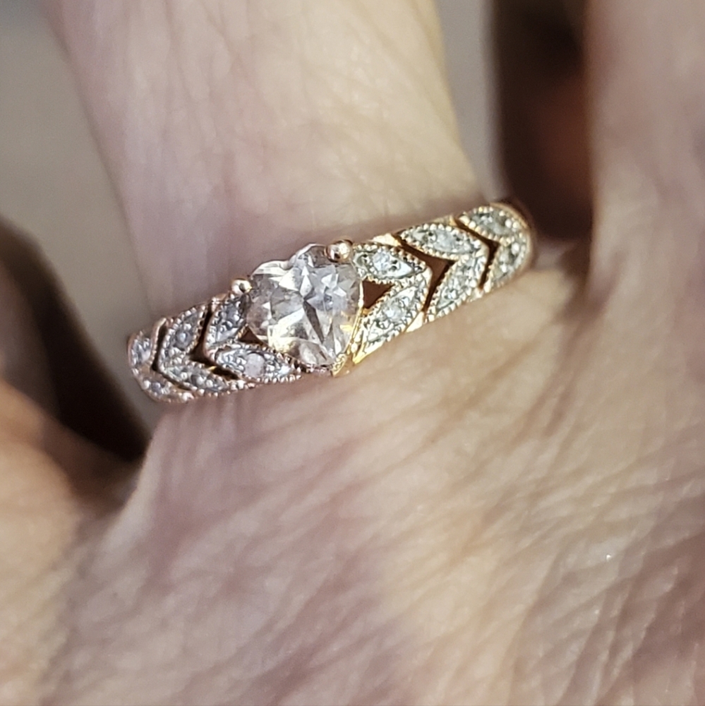 Beautiful 10k morganite/diamond ring